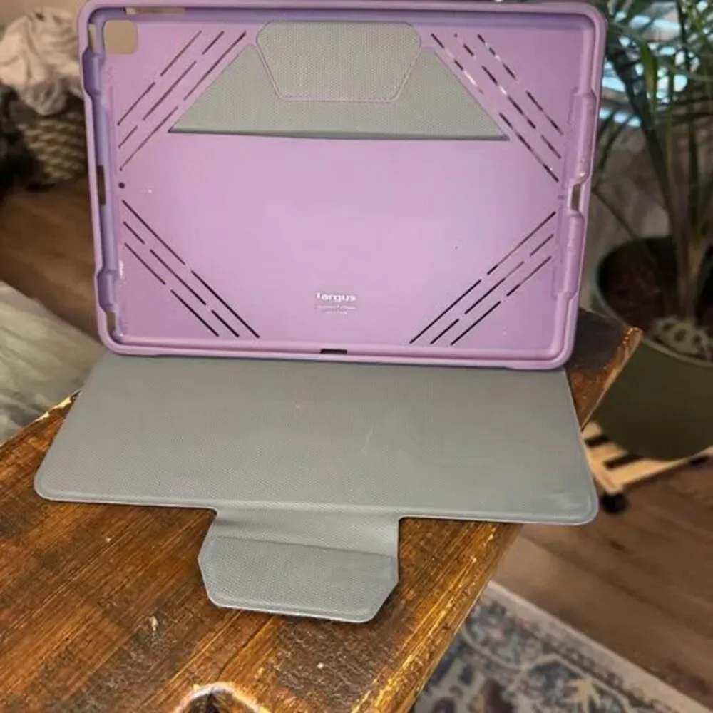 Targus VersaVu Purple Rotating Case for Apple iPad 10th Gen 10.9”
